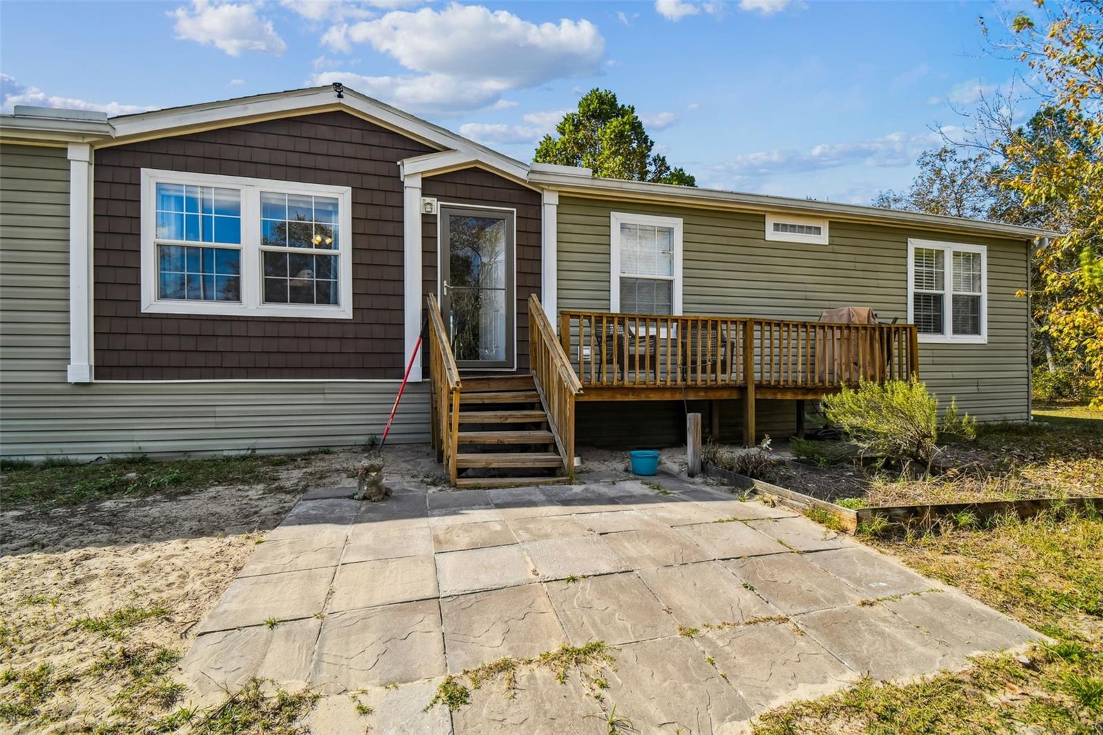 ROYAL HILLS - Residential