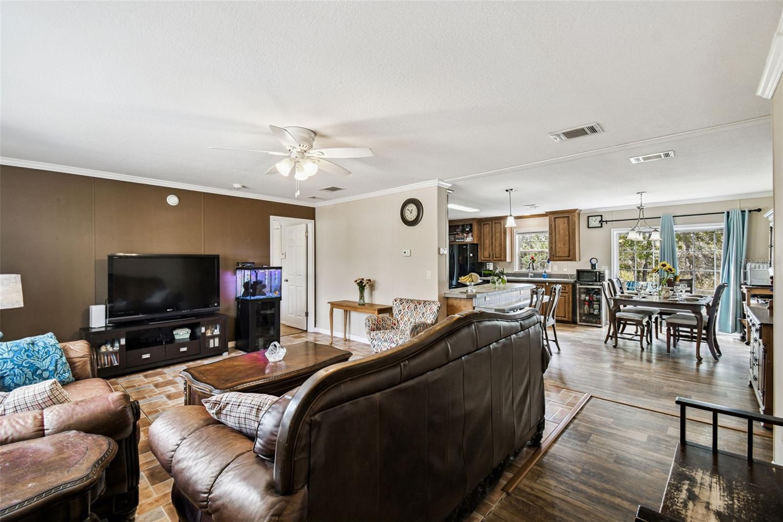 ROYAL HILLS - Residential