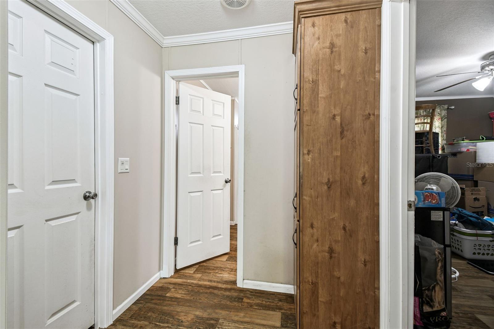 ROYAL HILLS - Residential