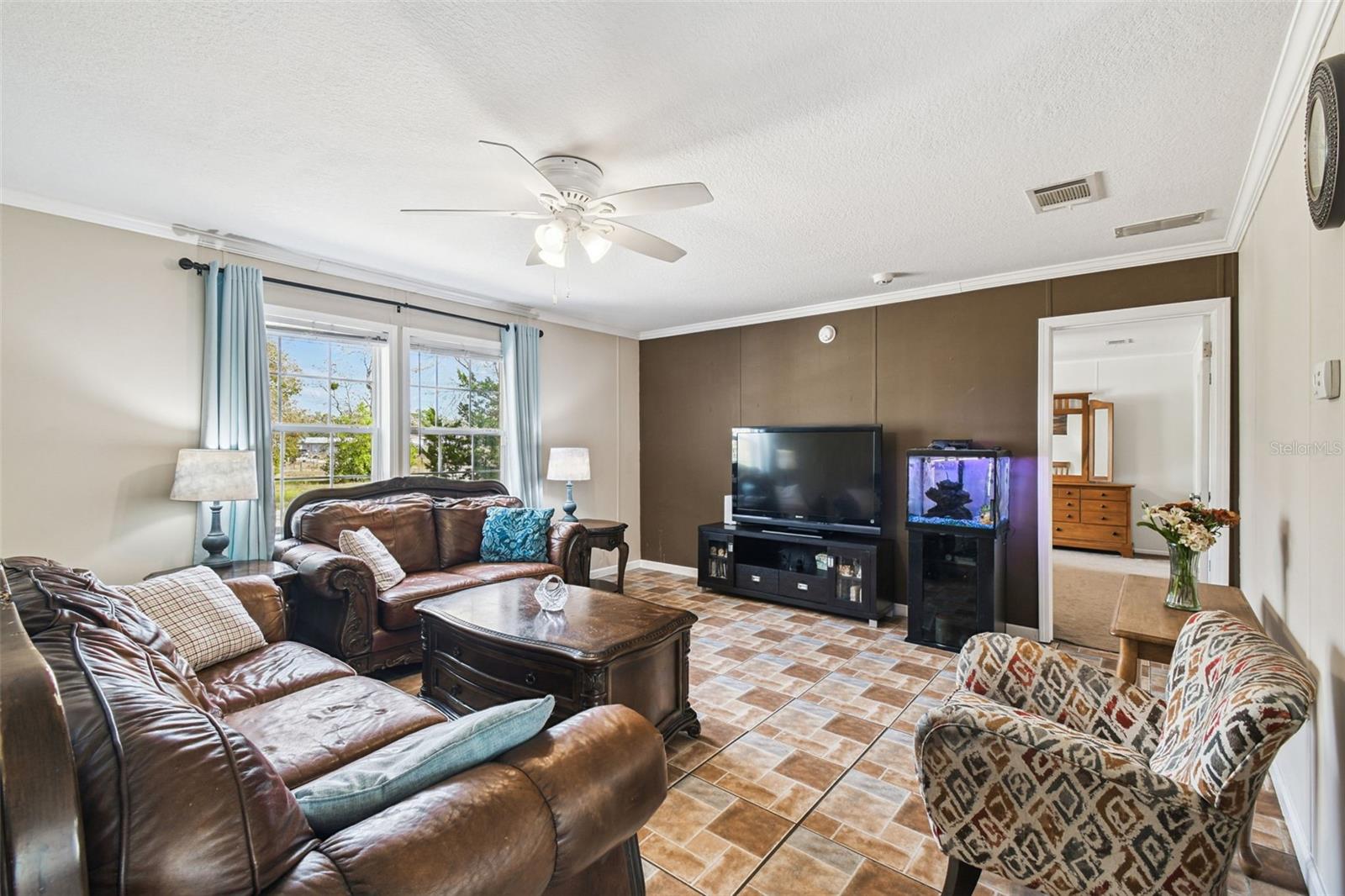 ROYAL HILLS - Residential