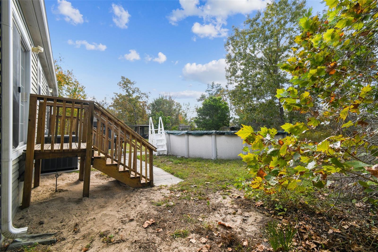 ROYAL HILLS - Residential