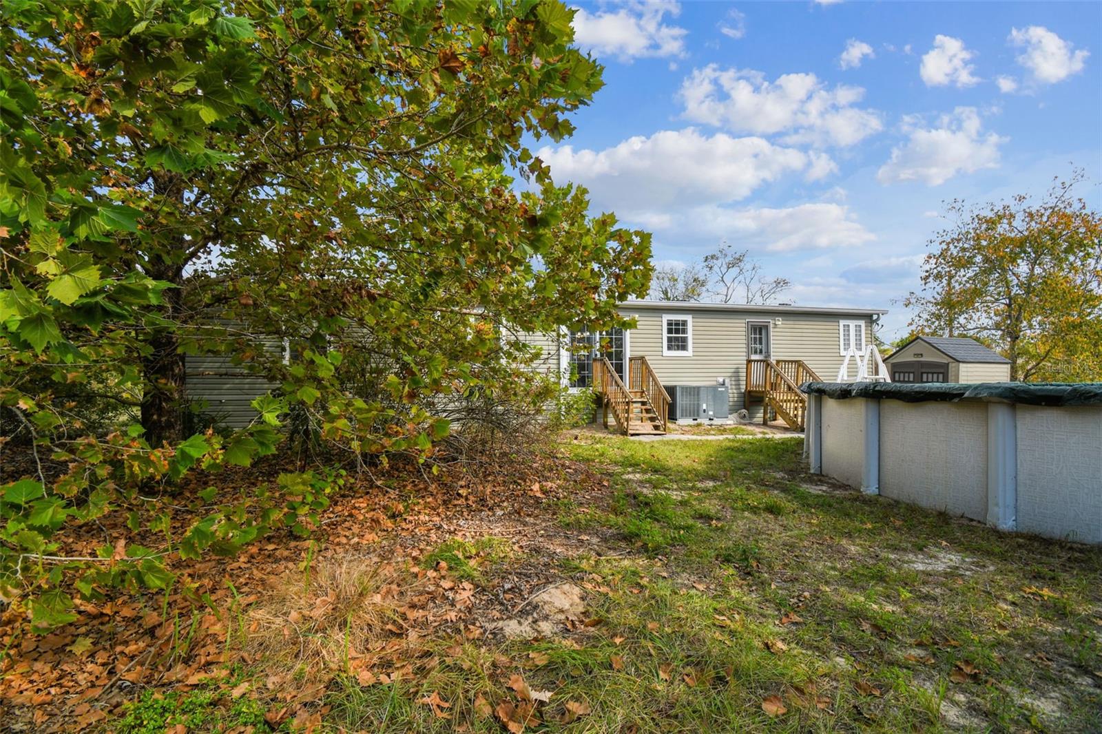 ROYAL HILLS - Residential