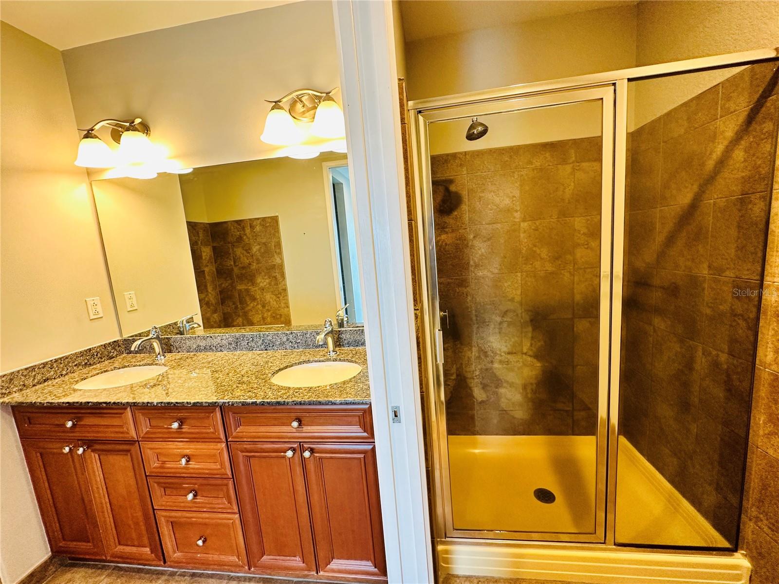 VUE/LK EOLA - Residential Lease