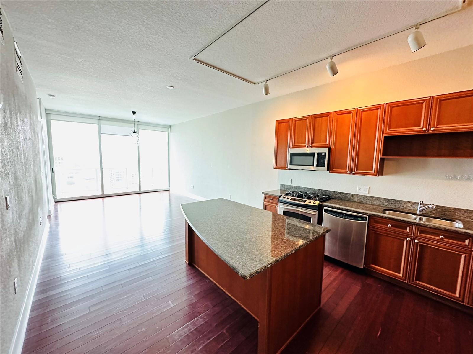 VUE/LK EOLA - Residential Lease