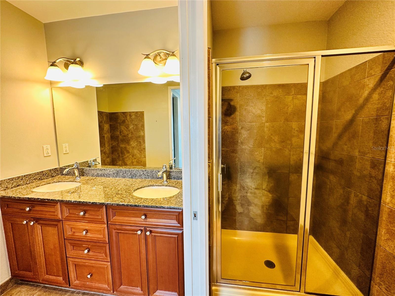 VUE/LK EOLA - Residential Lease