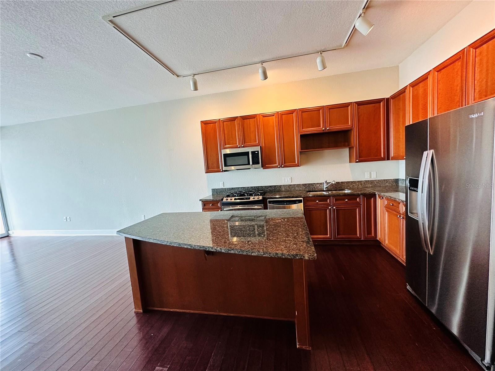 VUE/LK EOLA - Residential Lease