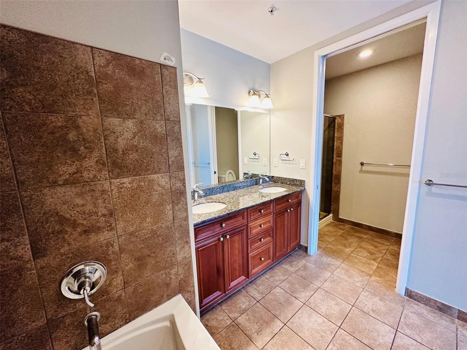 VUE/LK EOLA - Residential Lease