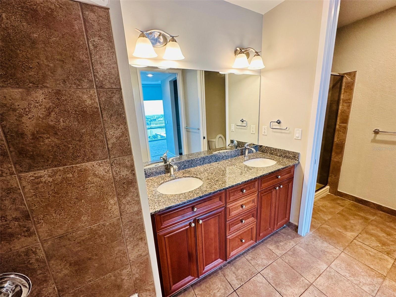 VUE/LK EOLA - Residential Lease