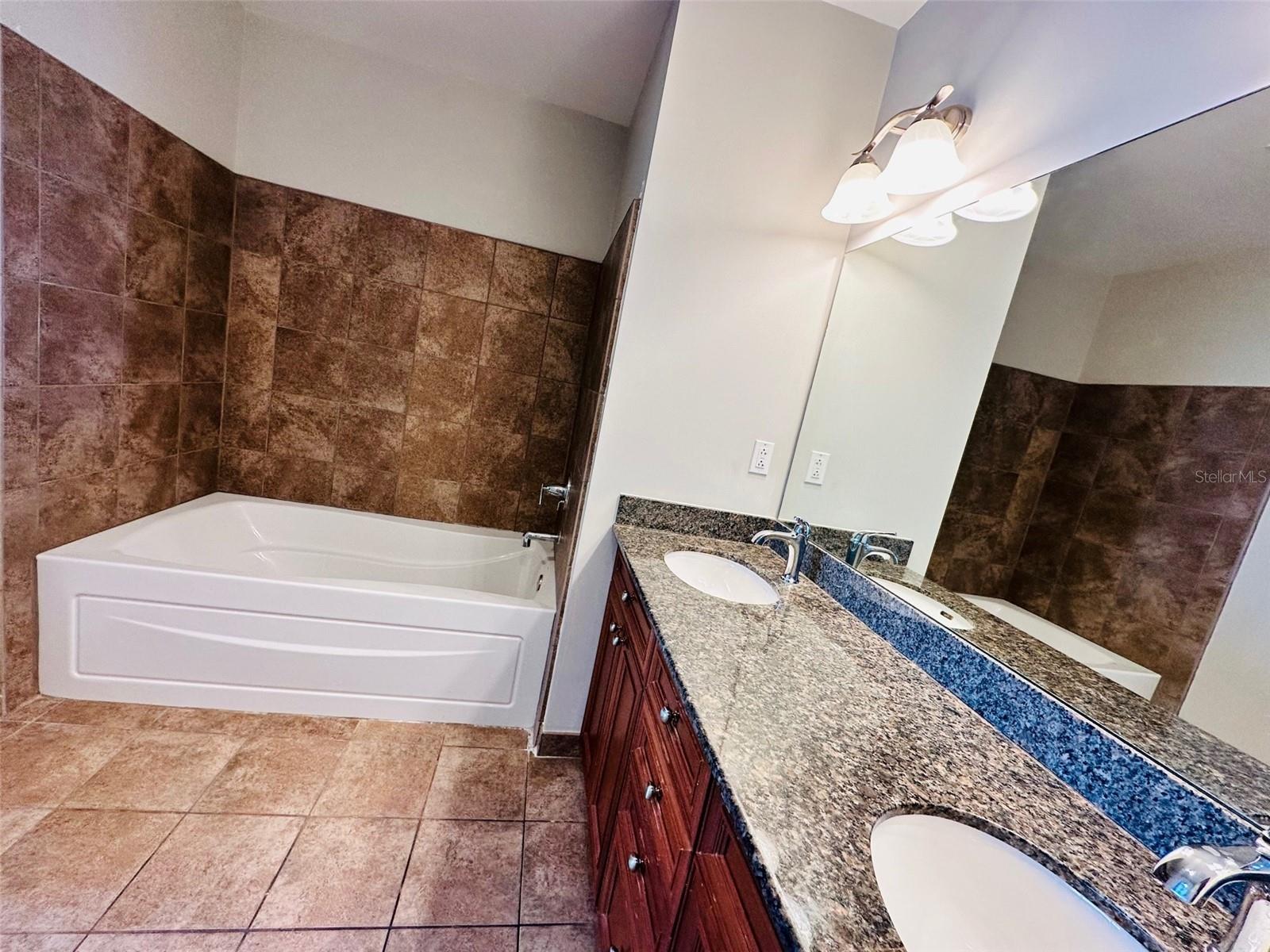 VUE/LK EOLA - Residential Lease