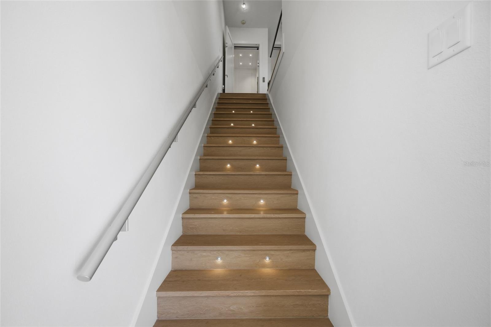 AQUA RESERVE TOWNHOMES - Residential