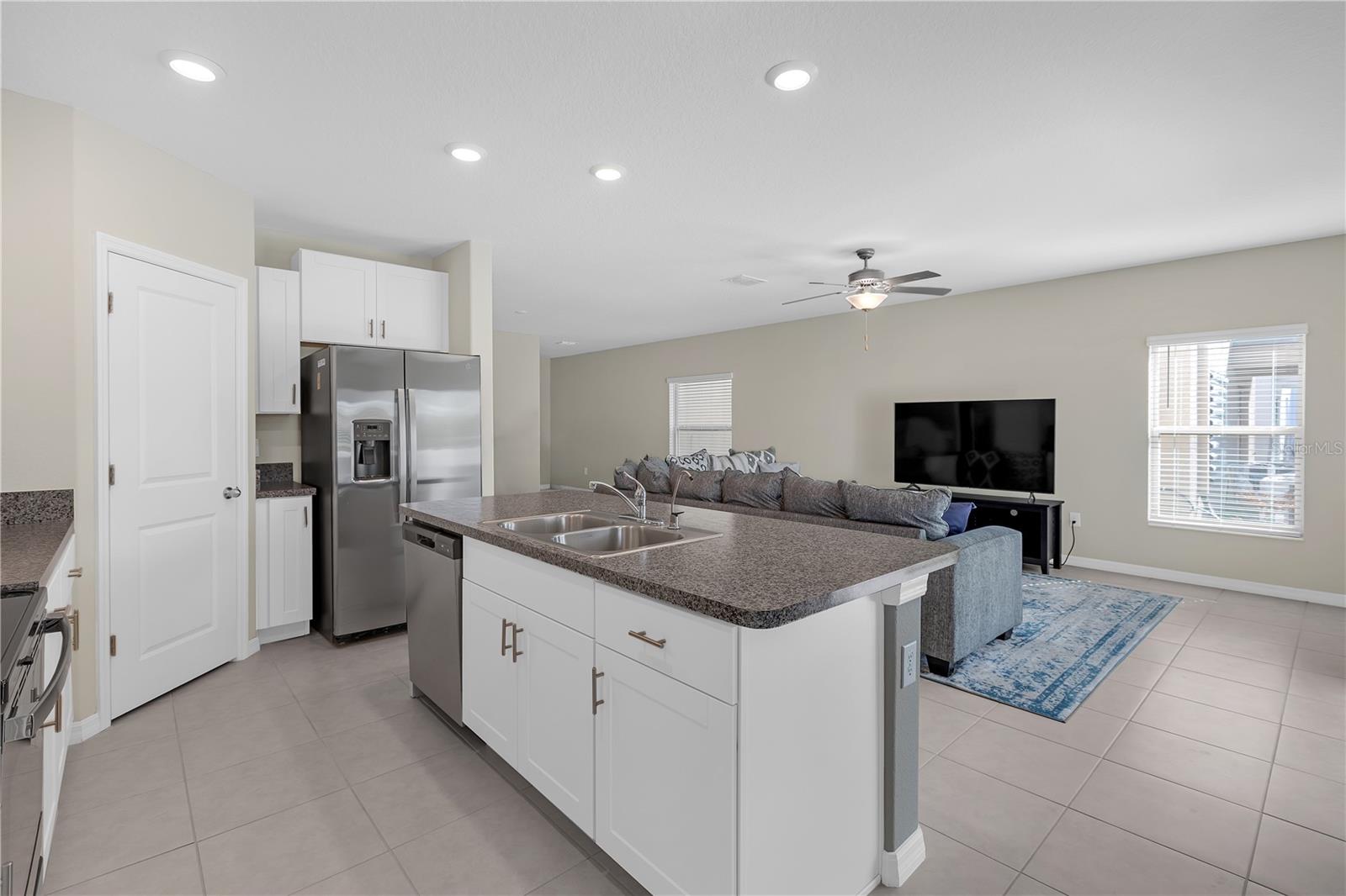7229 SPRING SNOWFLAKE AVENUE