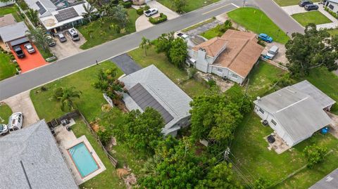 A home in SEMINOLE