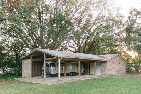 A home in GROVELAND