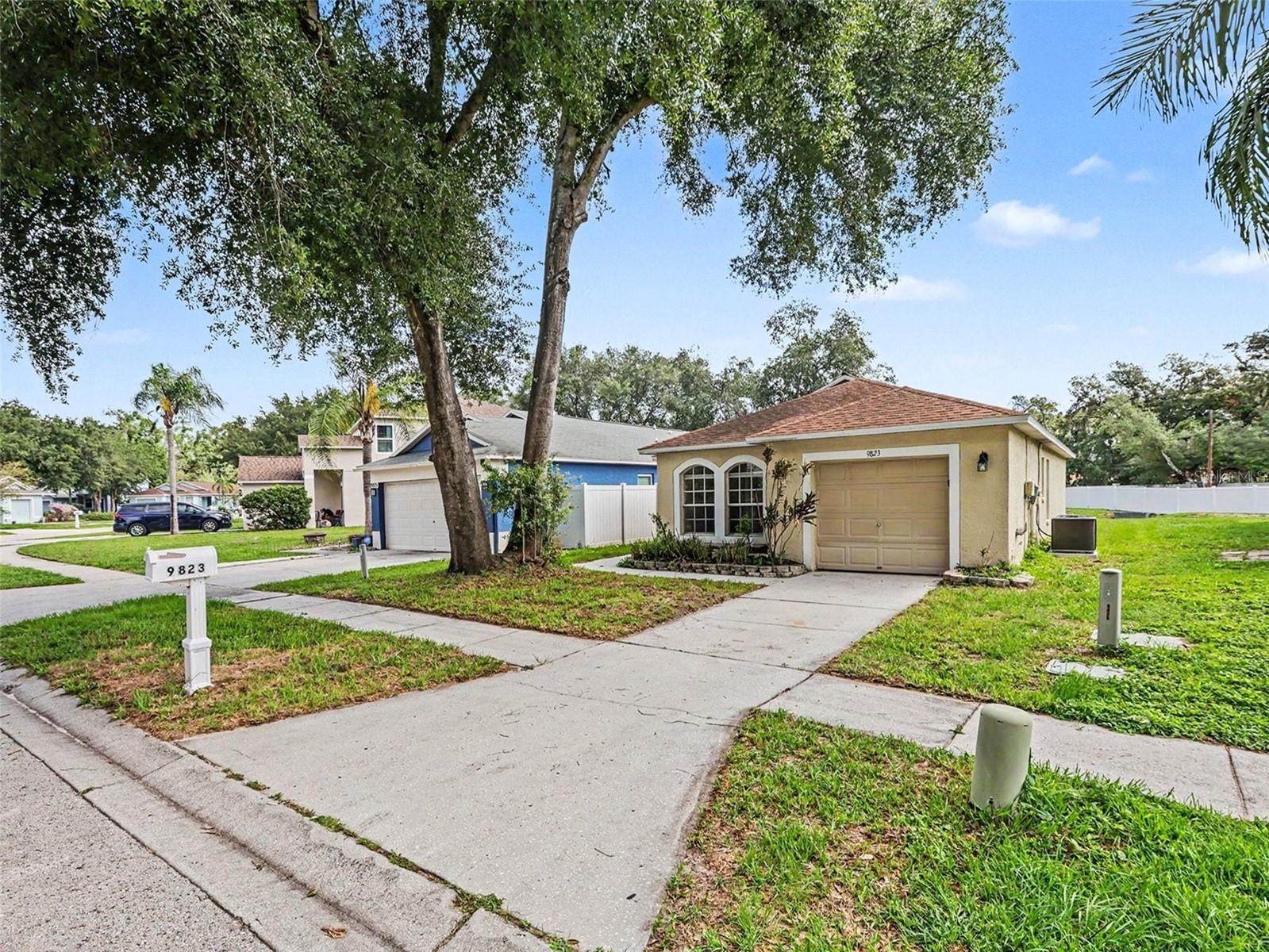 9823 MORRIS GLEN WAY