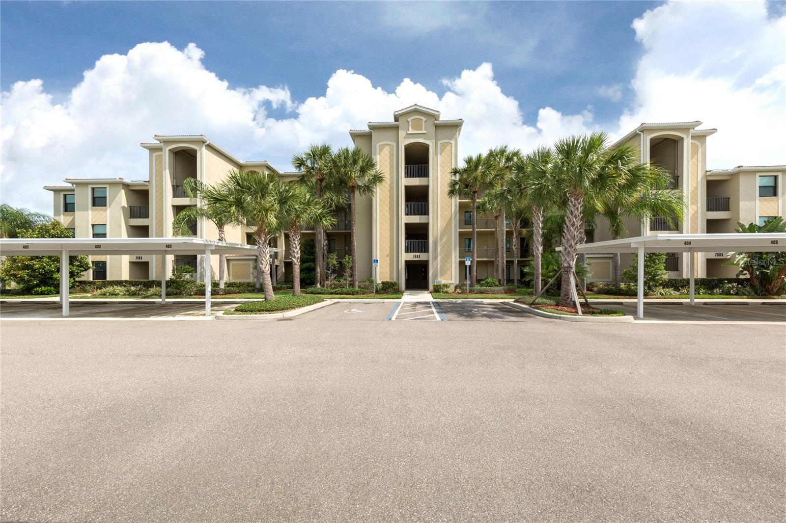 SPECIAL PRICING OF $1,900 EACH MONTH IF YOU BOOK FOR AT LEAST 3 MONTHS FROM JUNE 2025 - DECEMBER 2025 --- RIVERSTRAND --- TURNKEY FURNISHED 2 BEDROOM + DEN, 2 FULL BATH CONDO --- Off Season is $2,500 each month from May - December + Guest reimburses for electric. Durations less than 6 months require 13% resort tax and all funds paid up front. Membership transfer required; INCLUDES GOLFING PRIVILEGES AND ACCESS TO ALL RESORT AMENITIES; $100/month club food consumption obligation with member number. Pet friendly upon owner approval and $500 non-refundable pet fee.
