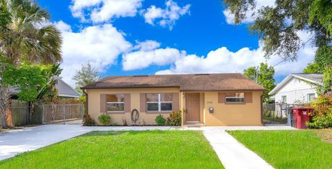 Photo of 2918 E Central Boulevard, Orlando, FL 32803 (MLS # O6322152)