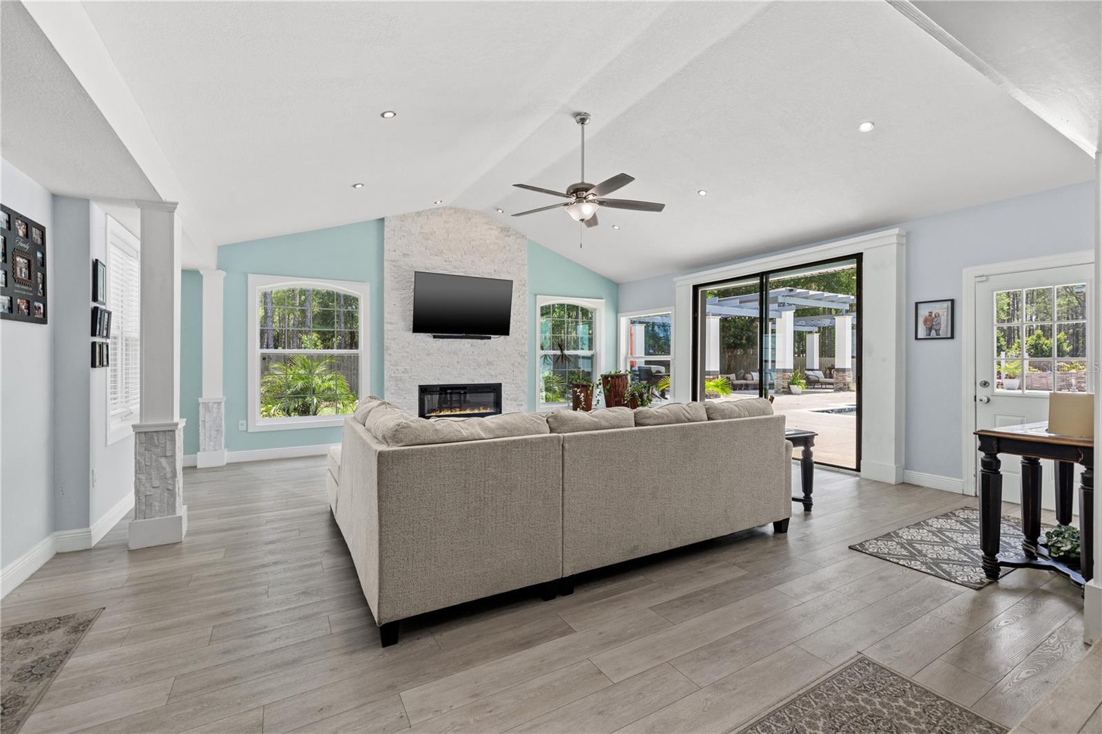 LIVINGSTON ACRES - Residential