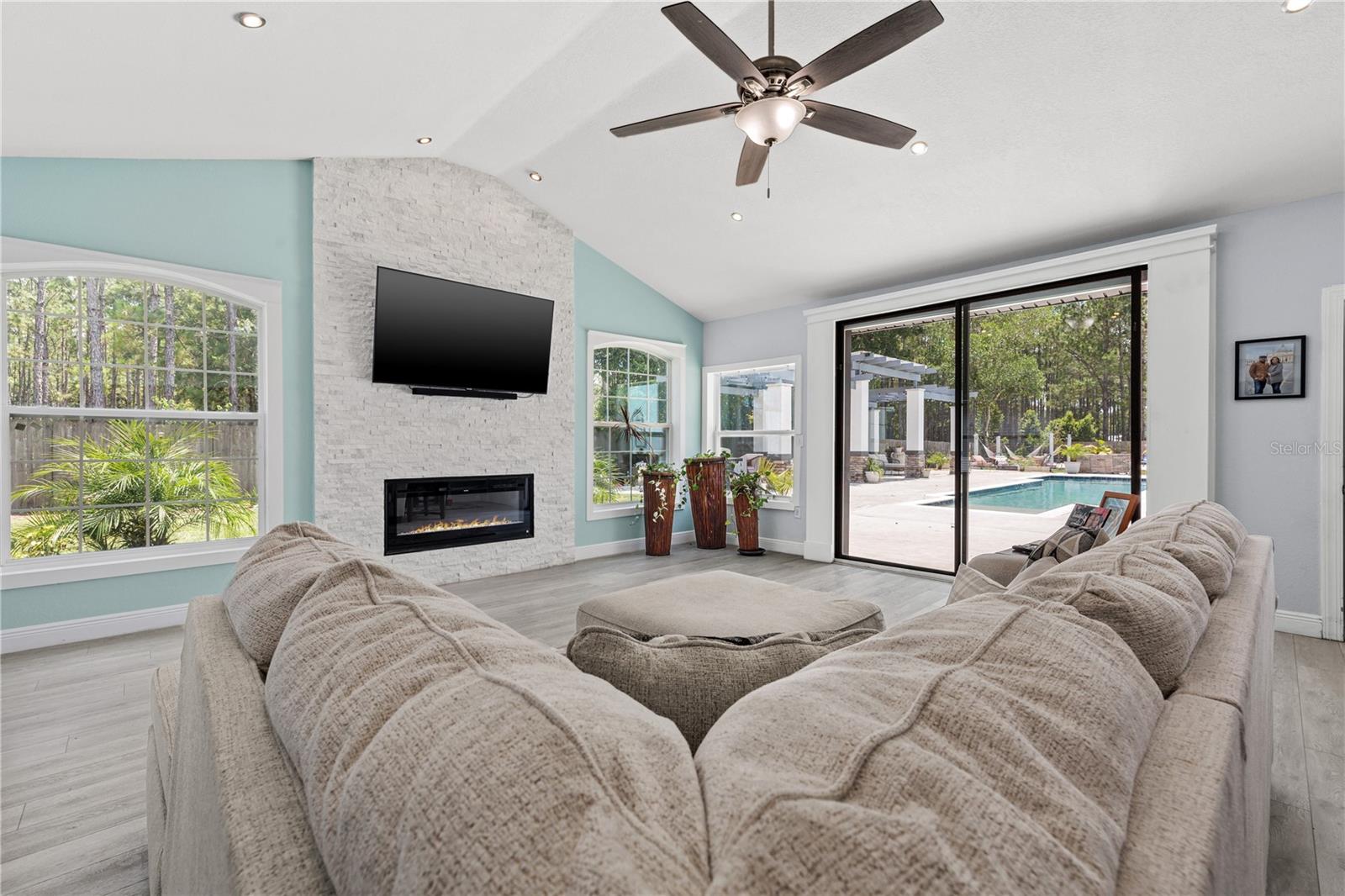 LIVINGSTON ACRES - Residential