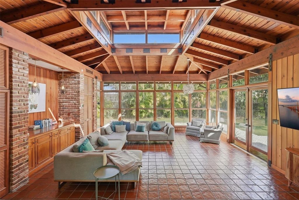 Photo of 1239 43rd Avenue N, St Petersburg, FL 33703 (MLS # TB8490350)