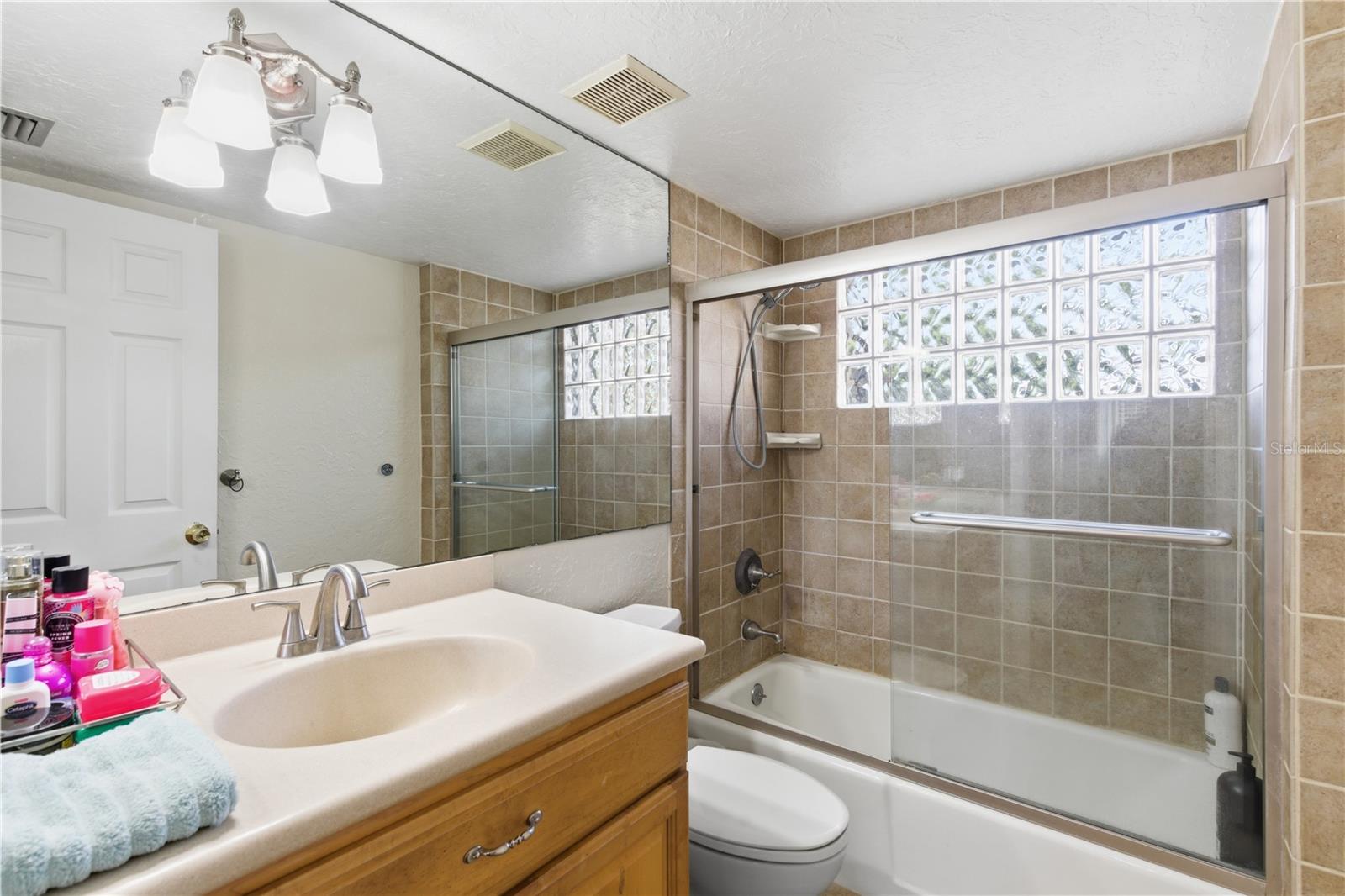 BRANDA VISTA UNIT 2 B - Residential