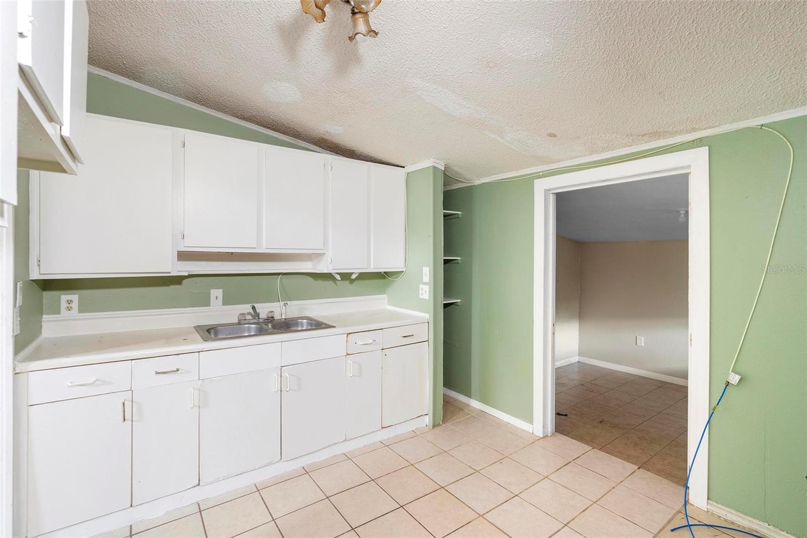 ERROL PLACE - Residential