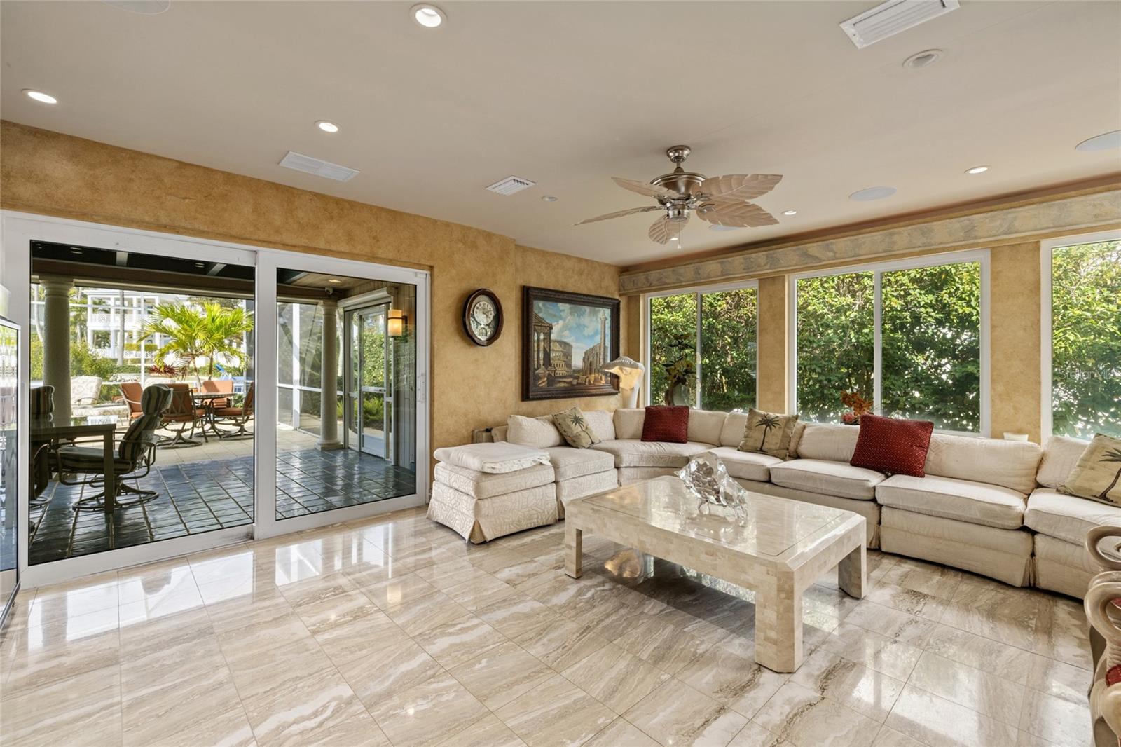 SOUTHPOINTE SHORES - Residential