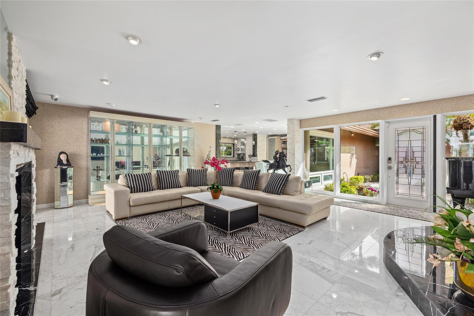 SOUTHPOINTE SHORES - Residential