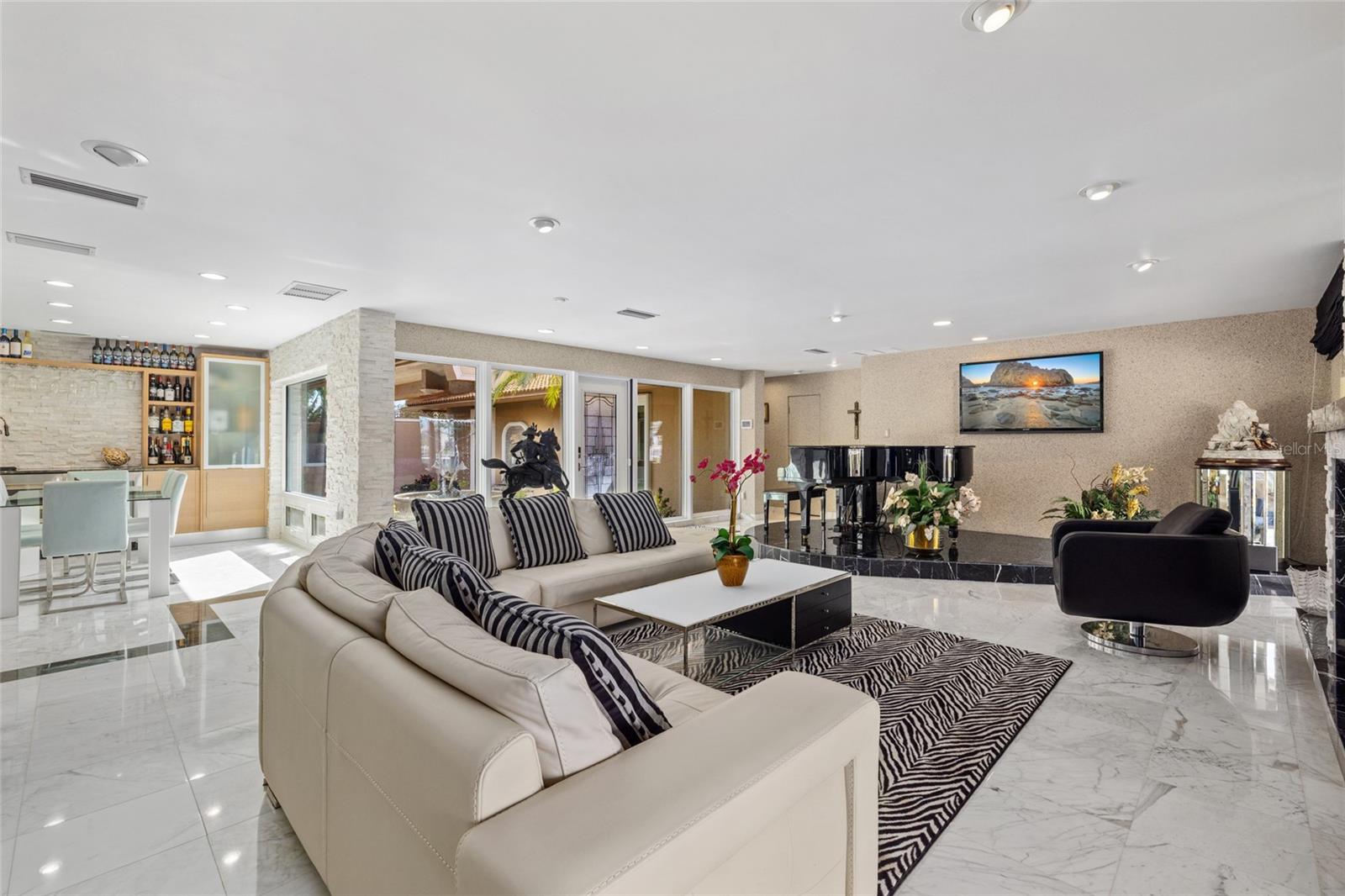 SOUTHPOINTE SHORES - Residential