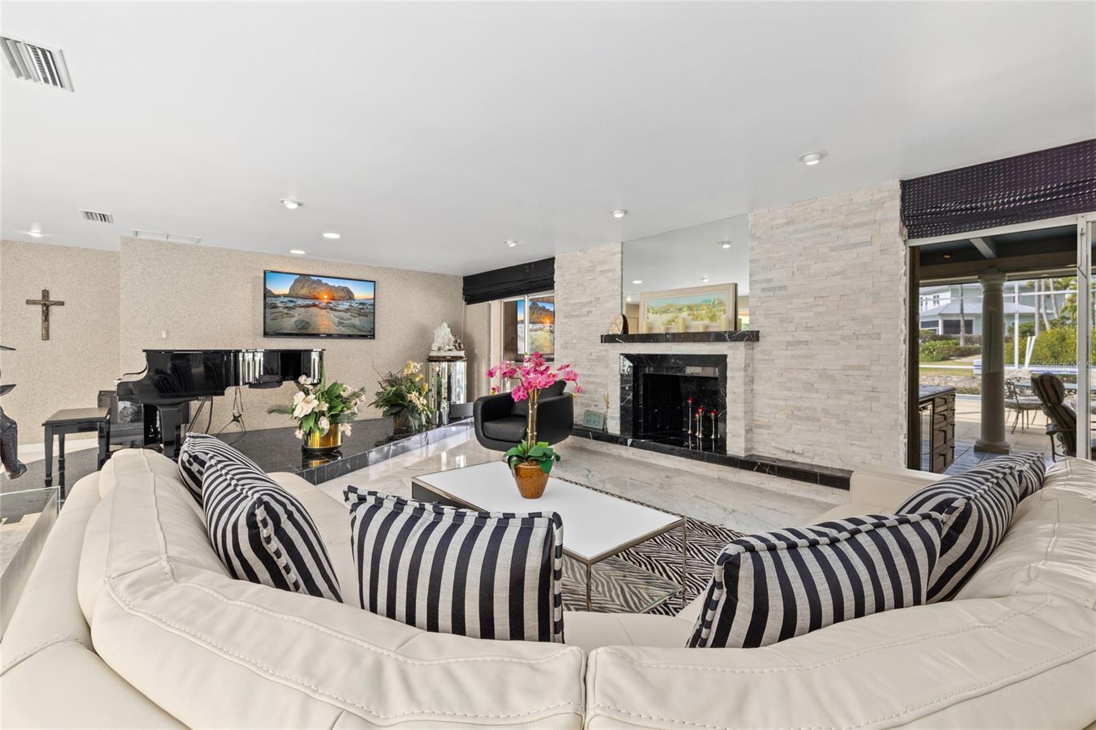 SOUTHPOINTE SHORES - Residential