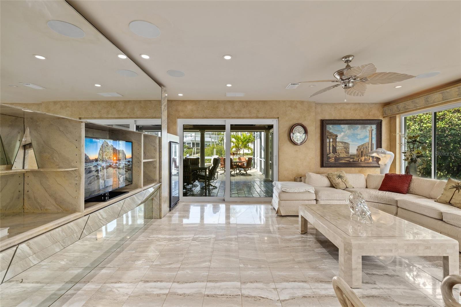 SOUTHPOINTE SHORES - Residential