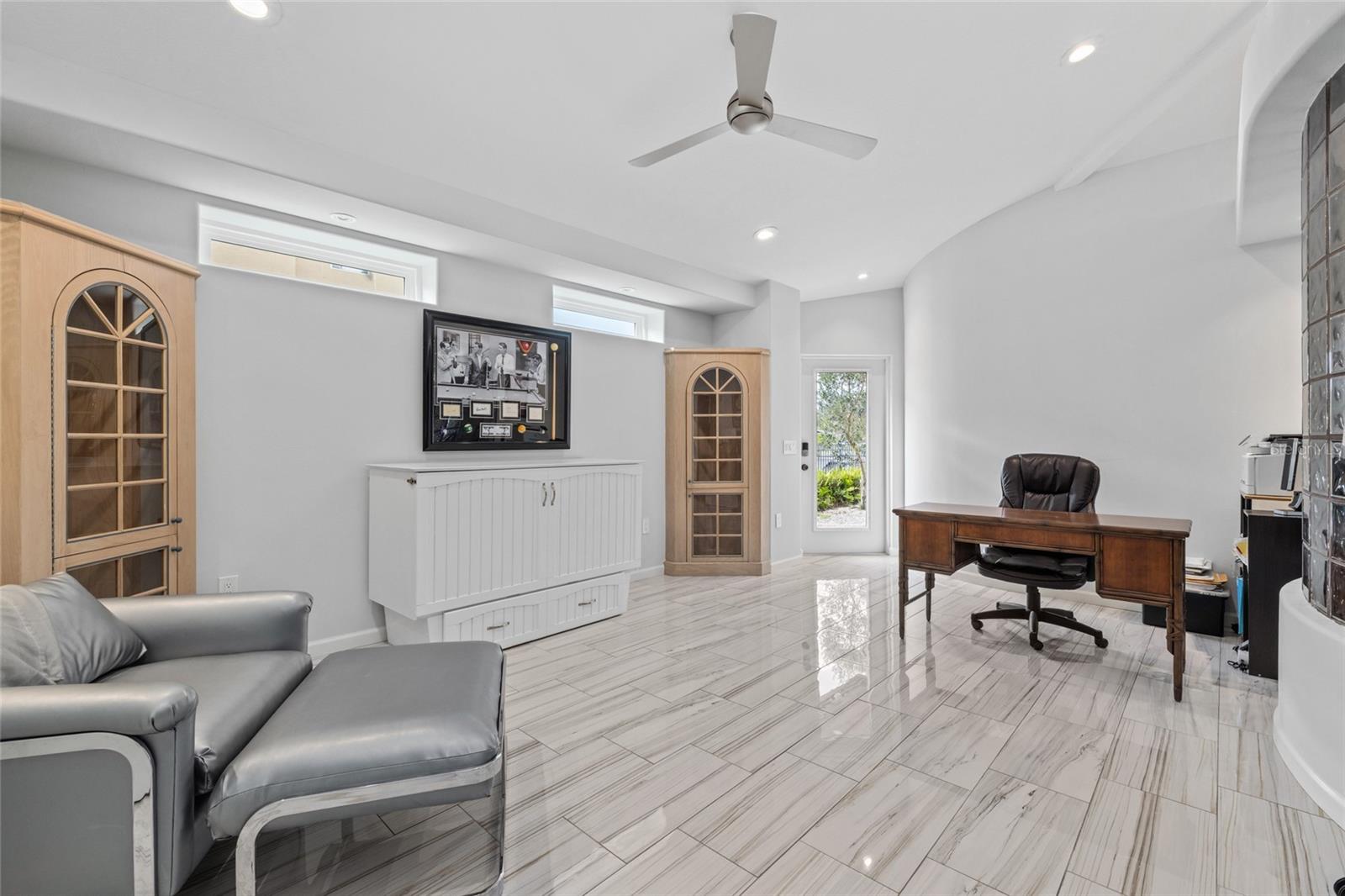 SOUTHPOINTE SHORES - Residential