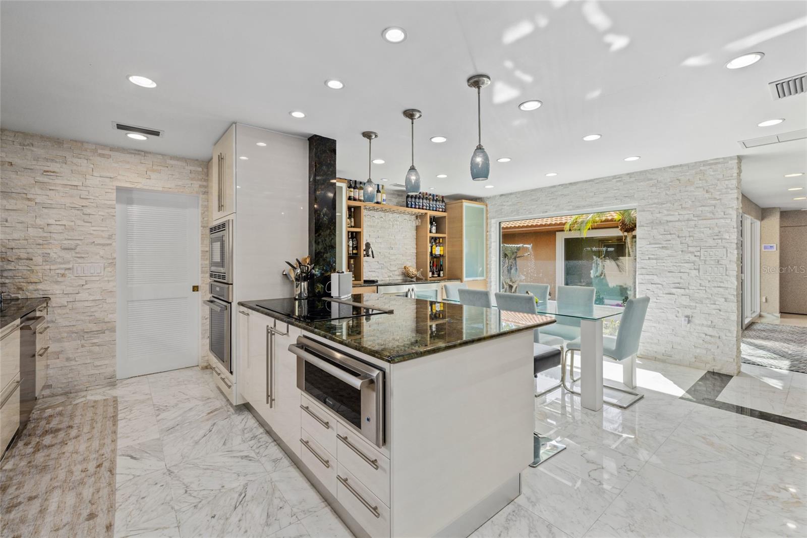 SOUTHPOINTE SHORES - Residential