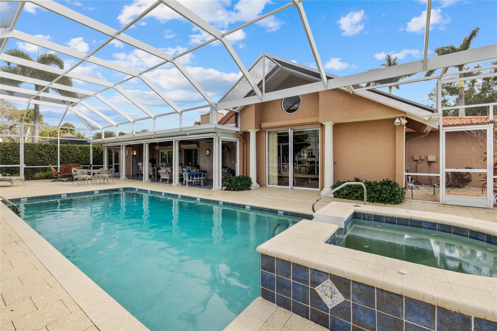 SOUTHPOINTE SHORES - Residential