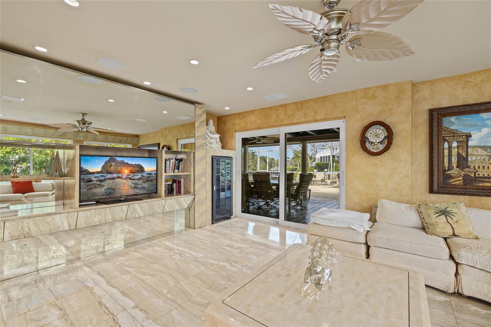 SOUTHPOINTE SHORES - Residential