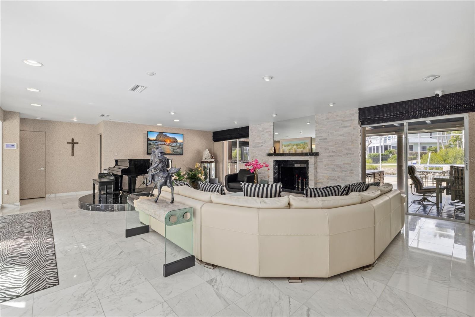 SOUTHPOINTE SHORES - Residential