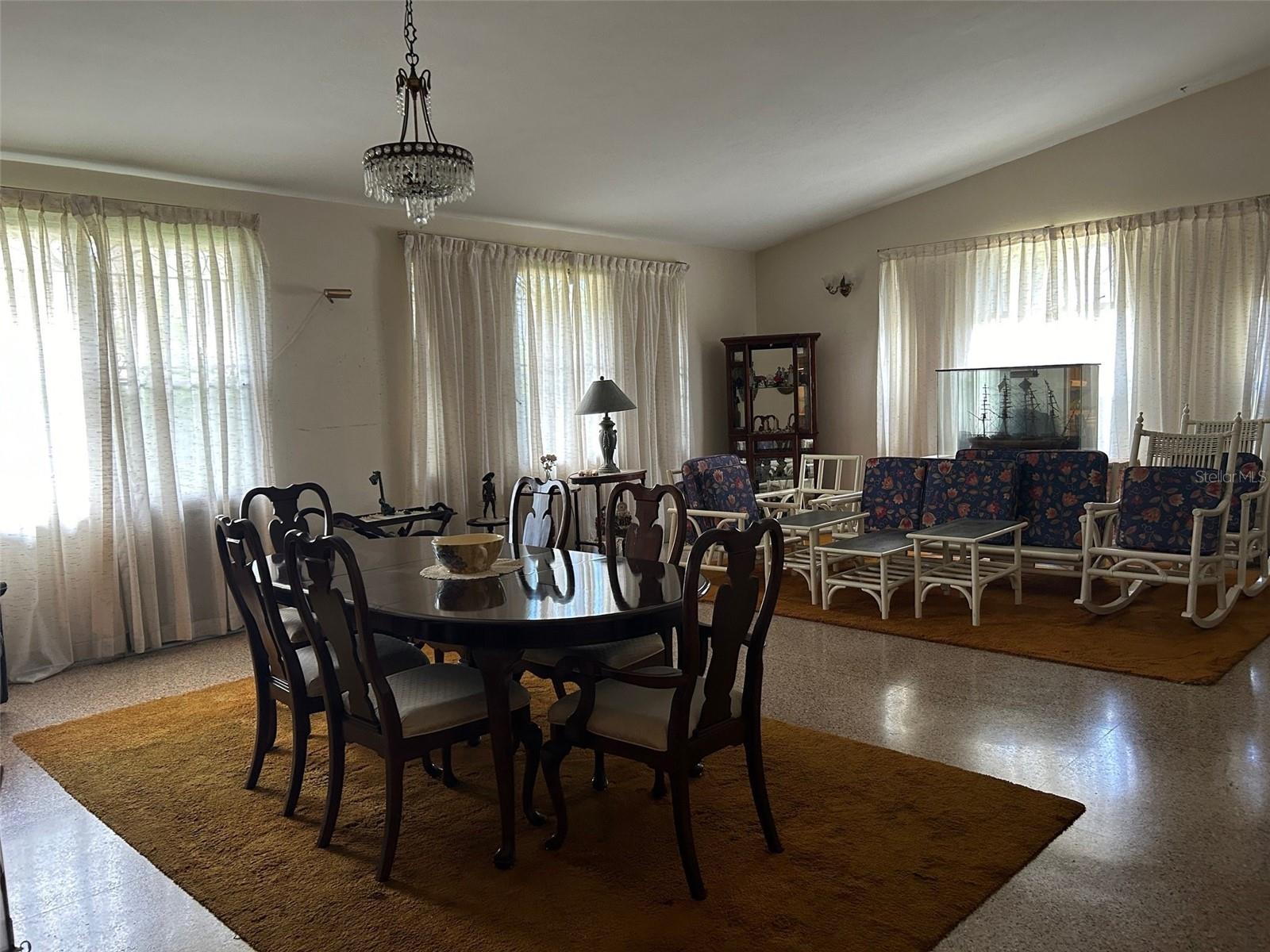 URB GARDEN HILLS NORTE - Residential