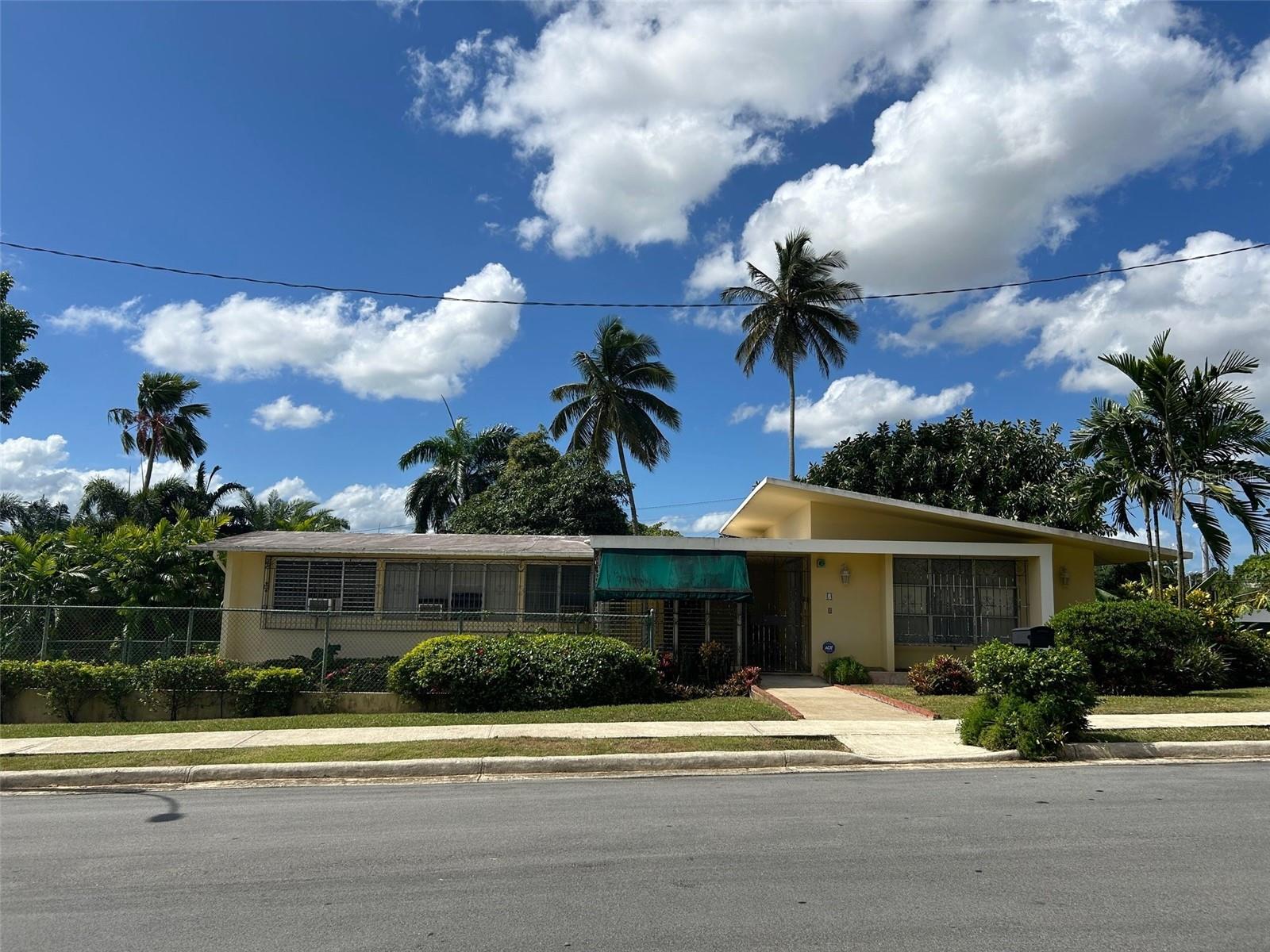 URB GARDEN HILLS NORTE - Residential