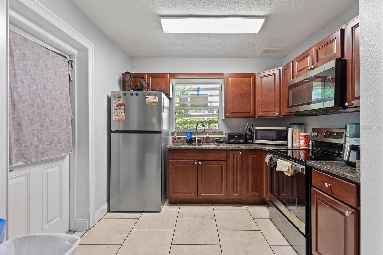 LAKE SUNSET SHORES - Residential Income