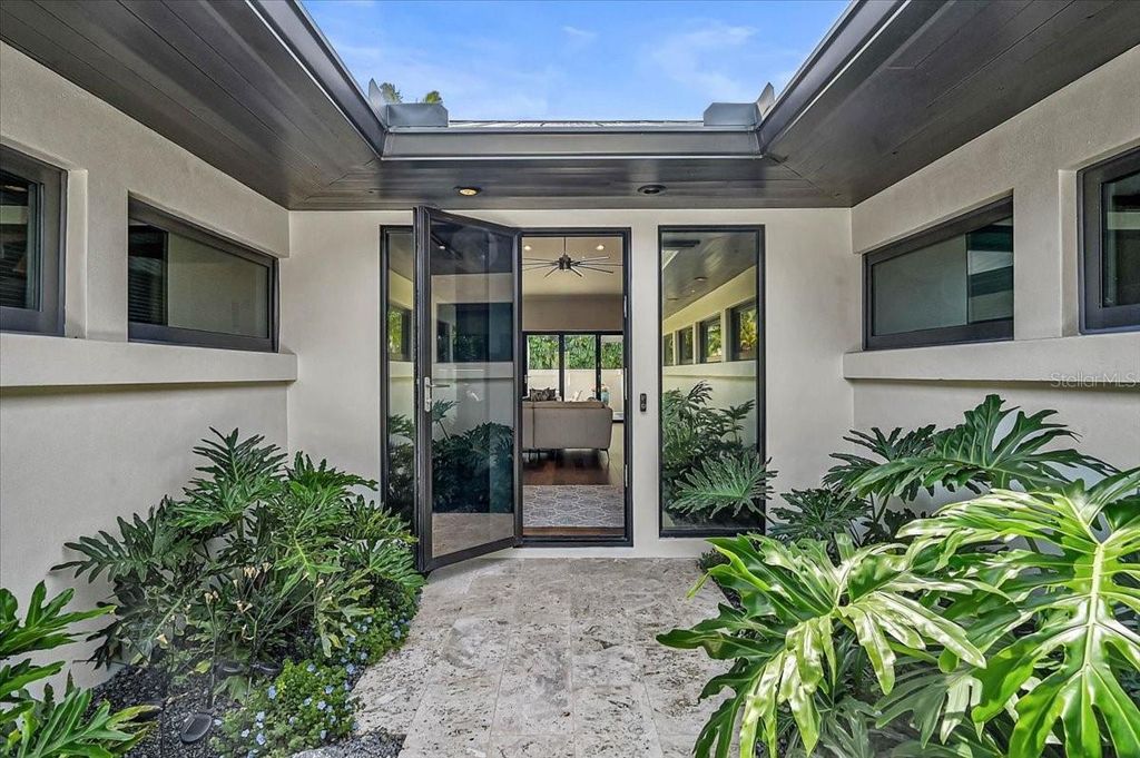 Photo of 627 Owl Way, Sarasota, FL 34236 (MLS # A4692769)