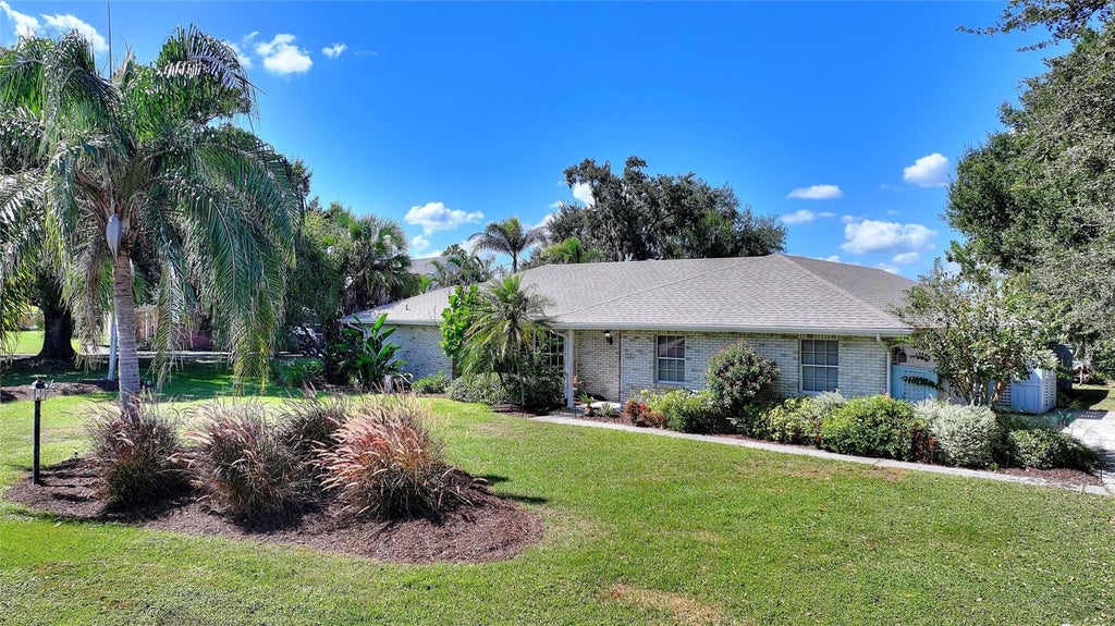 Photo of 251 Lake Link Rd, Winter Haven, FL 33884 (MLS # L4965972)