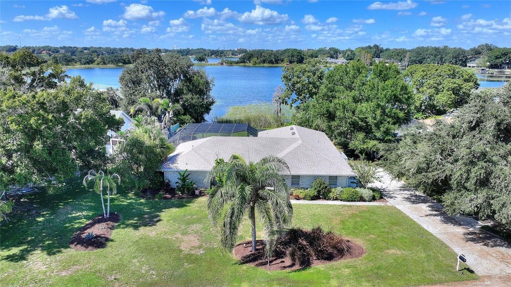 Photo of 251 Lake Link Rd, Winter Haven, FL 33884 (MLS # L4965972)