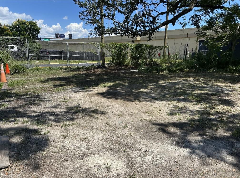 Prime commercial lot available for rent at 1200 29th St., located just off I-4. The back Side of this lot
is for rent for a Car storage or Truck Parking. All Fenced in and you will Have your own Gate to access
the Back side of the Lot.
Don't miss out—this lot is priced to Rent and won’t stay on the market for long!
