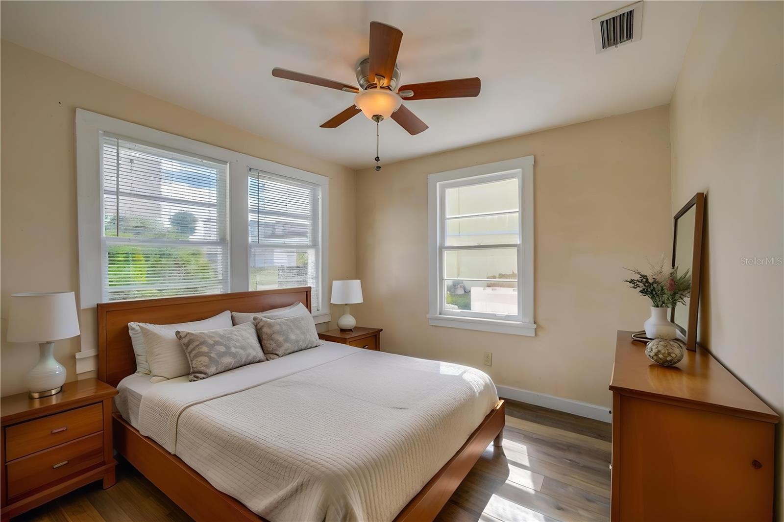 ROGERS NORTH ORITA - Residential