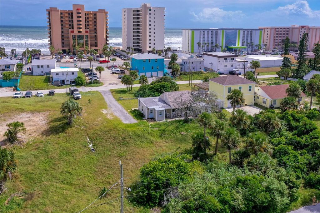 Photo of 3108 Liberty Street, Daytona Beach, FL 32118 (MLS # V4945197)