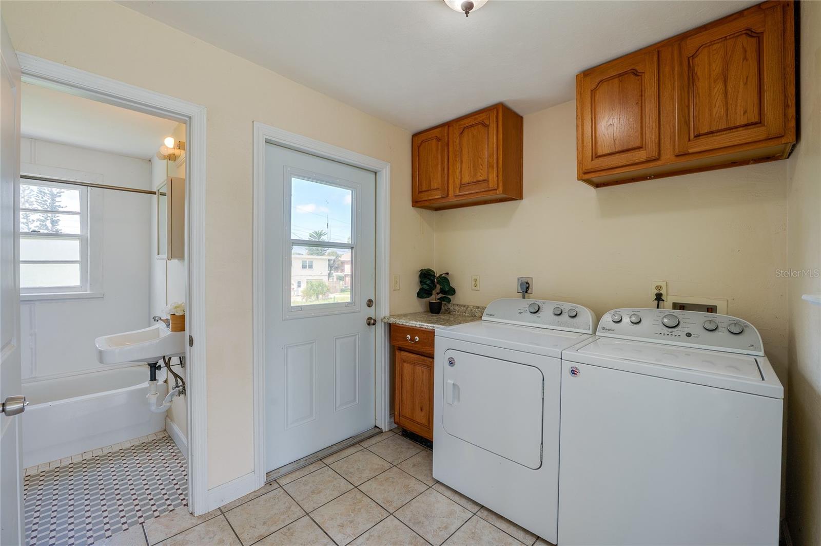ROGERS NORTH ORITA - Residential