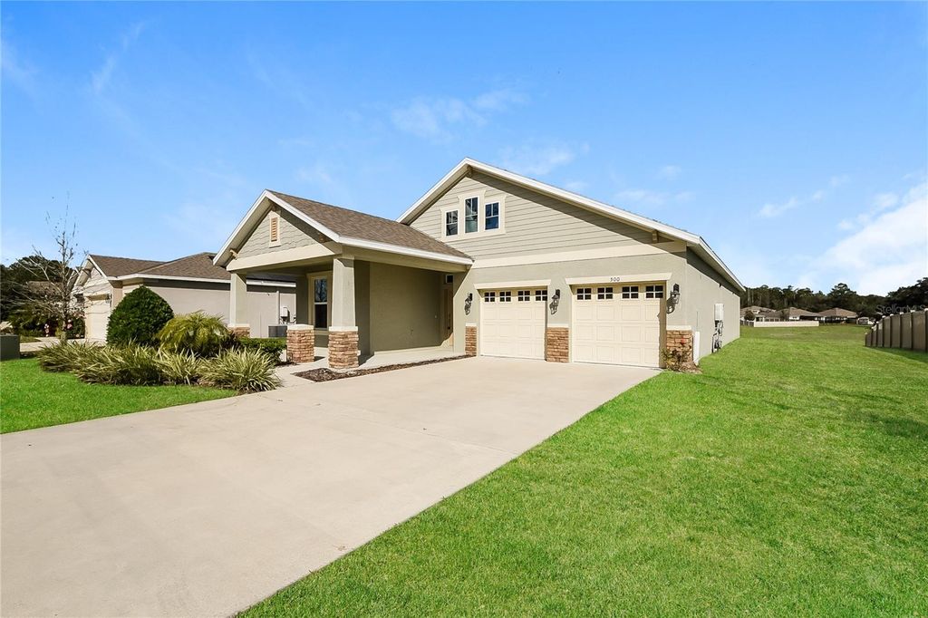 Photo of 500 Nowell Loop, Deland, FL 32724 (MLS # TB8461147)