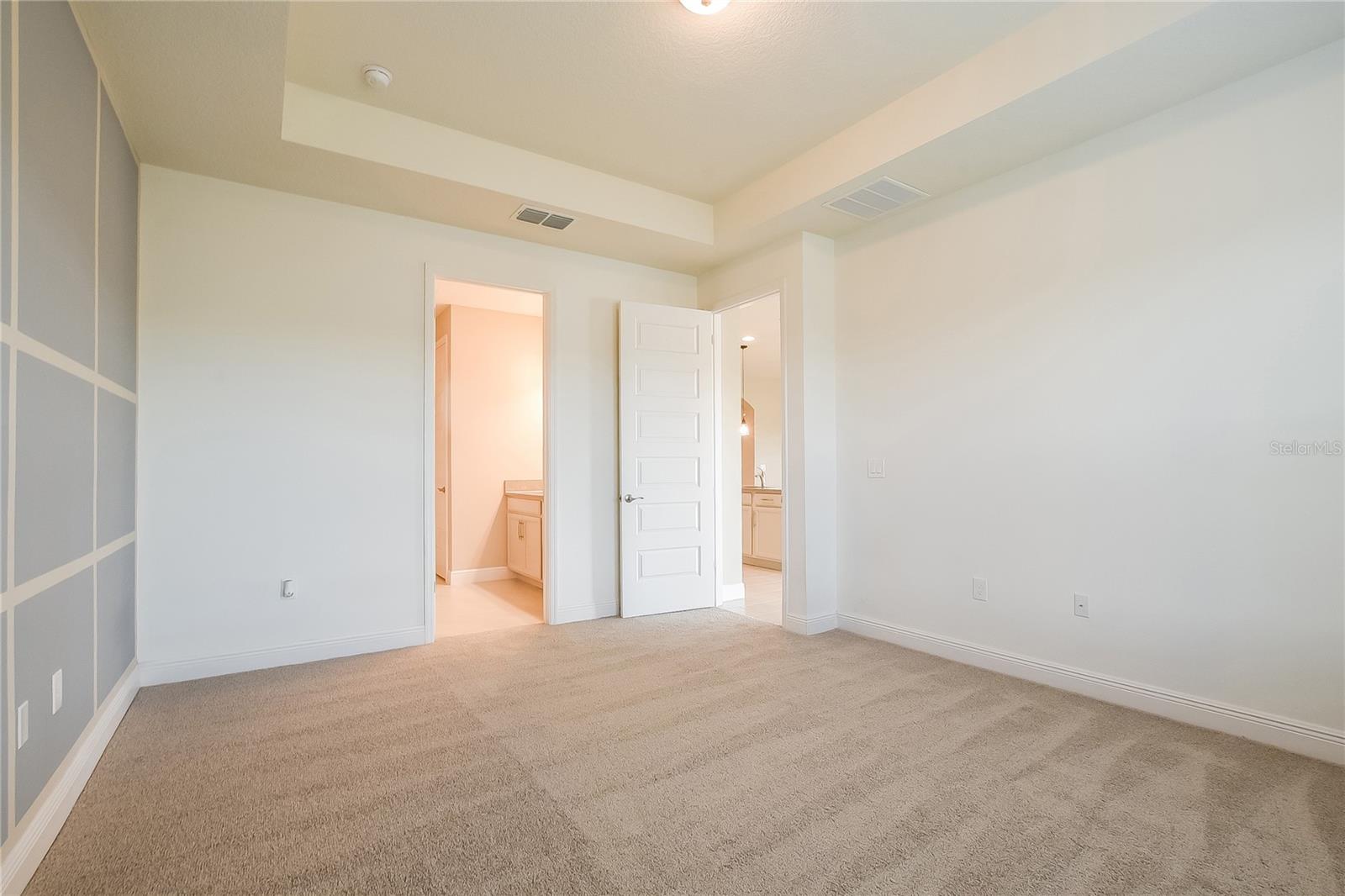 HUNTINGTON DOWNS - Residential