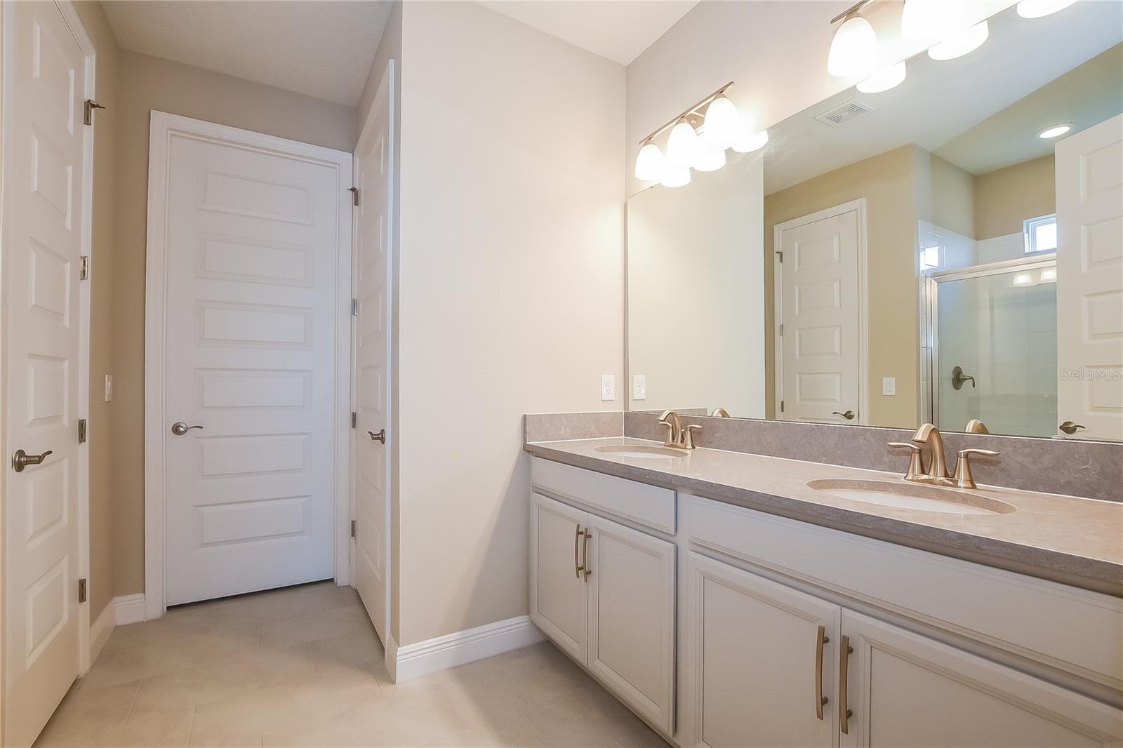 HUNTINGTON DOWNS - Residential