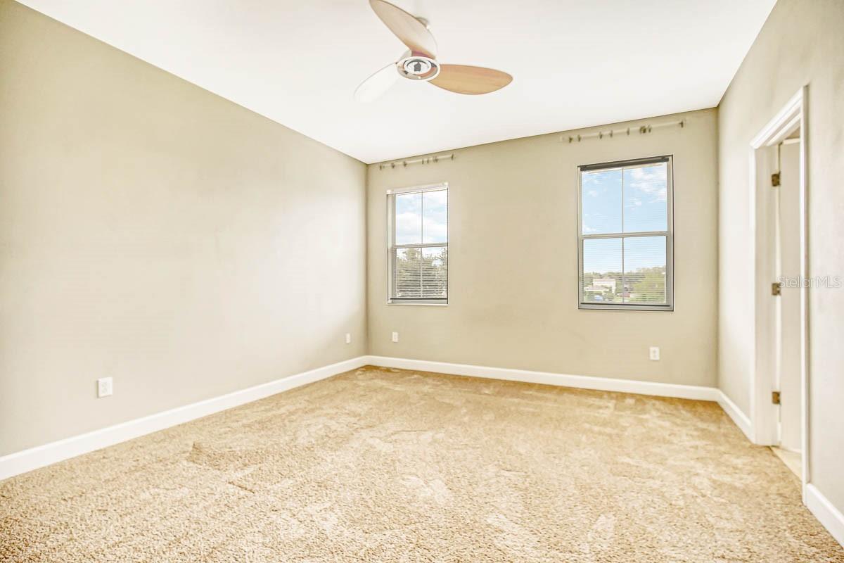 FISHHAWK RANCH TOWNCENTER PHAS - Residential Lease