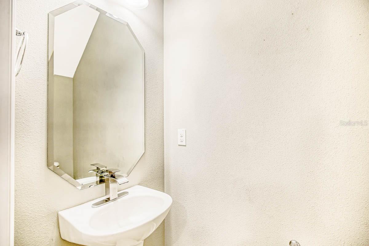 FISHHAWK RANCH TOWNCENTER PHAS - Residential Lease